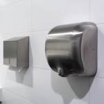 Suszarki do rąk mogą wyrządzić więcej szkody niż pożytku