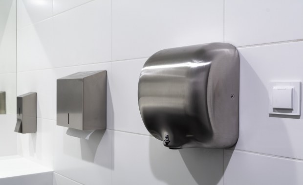 Suszarki do rąk mogą wyrządzić więcej szkody niż pożytku