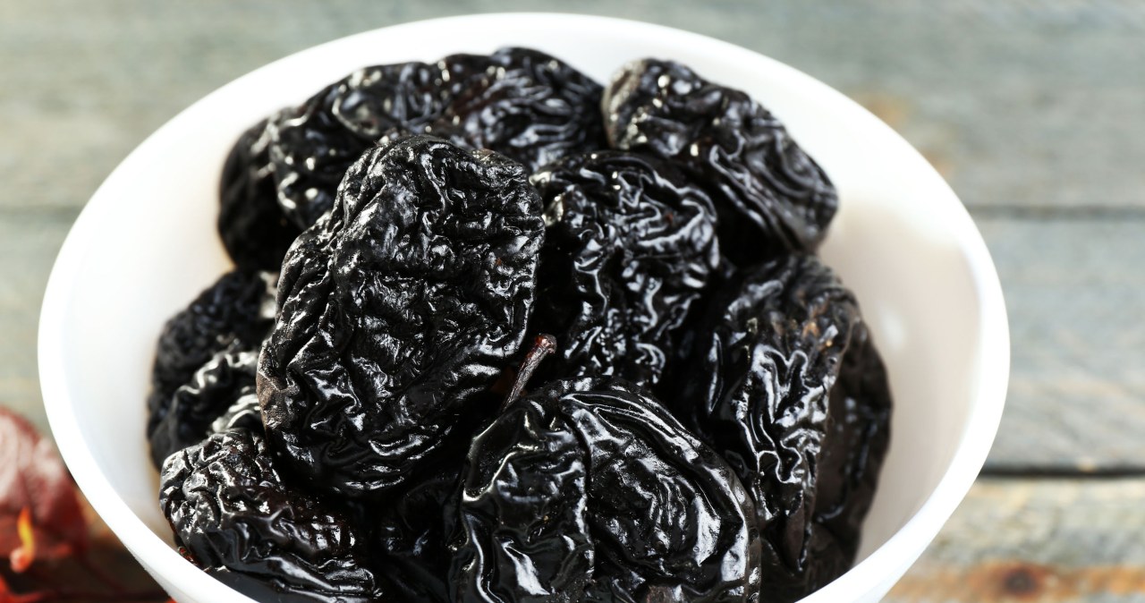 Suszone śliwki mają znacznie szersze działanie niż tylko poprawa trawienia. /123RF/PICSEL