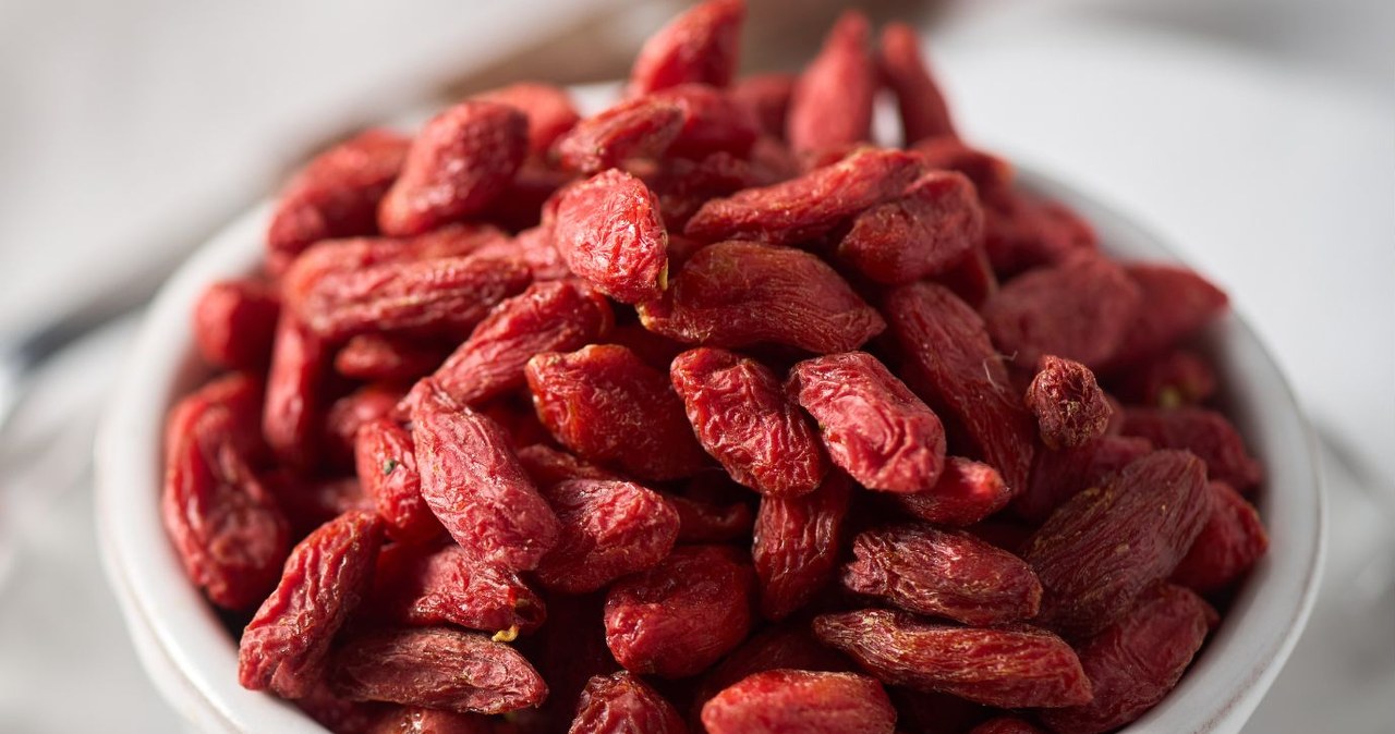 Suszony berberys ma liczne właściwości prozdrowotne, np. wspiera układ krążenia /Fabián Montaño /Canva Pro