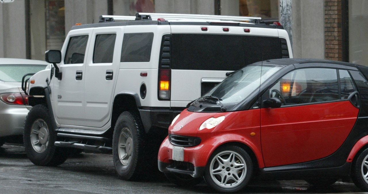 SUV-y niczym czołgi. Świat idzie po rozum do głowy? /Getty Images