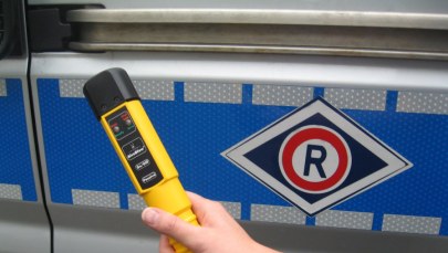 Suwałki: Sędzia spowodował kolizję i uciekł. Po zatrzymaniu alkomat pokazał 1,8 promila