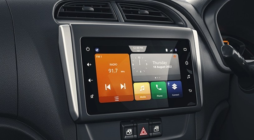 Suzuki Alto K10 w wersji VXI+ oferuje m.in. 7-calowy ekran dotykowy. /Maruti Suzuki /