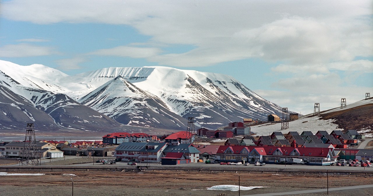 Svalbard, Longyearbyen. To właśnie te tereny zagrożone są zmianami klimatu w największym stopniu /Jerzy Strzelecki  /CC BY-SA 3.0