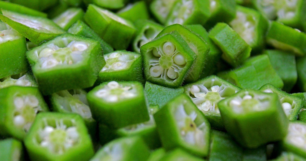 Свіжі стручки, залиті водою, виділяють муцилагін - природний рослинний гель, який захищає кішківник від подразнень /pixabay.com
