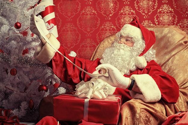 Św. Mikołaj - uśmiechnięty, z białą brodą i obowiązkowo lekko zaokrąglonym brzuchem /&copy; Panthermedia