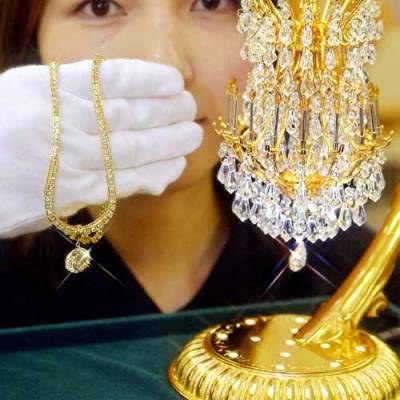 Swarovski to ekskluzywna biżuteria... /AFP