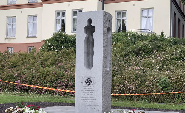 Swastyka na pomniku ofiar Andersa Breivika. Dziś ósma rocznica zamachów 