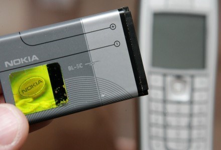 Swego czasu poważne problemy z płonącymi bateriami miała np. Nokia /AFP