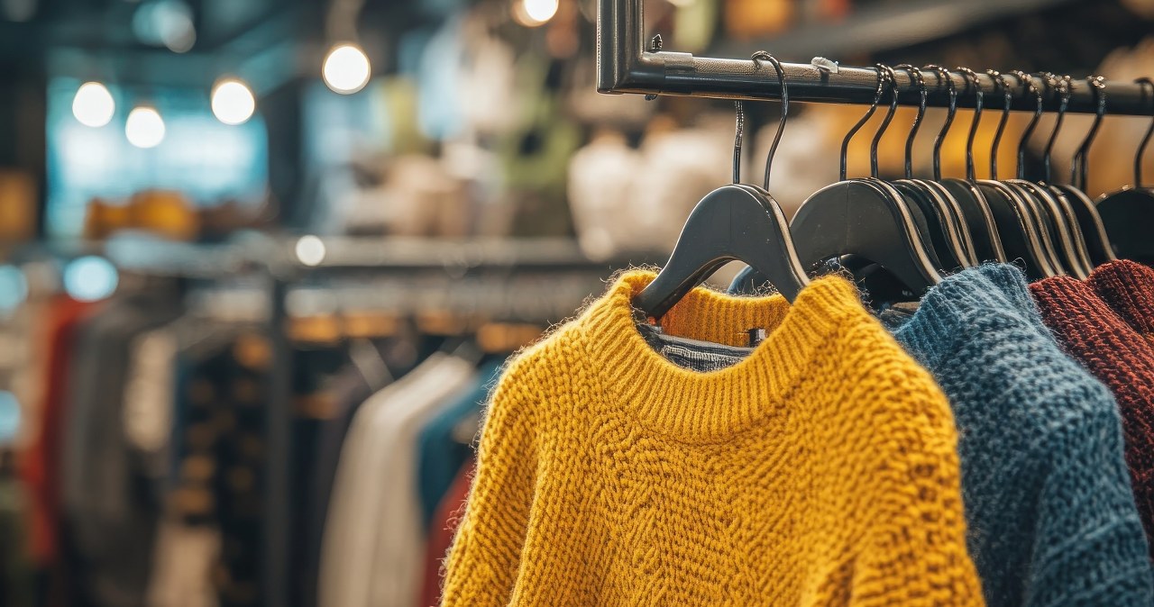 Sweter "dijon" znajdziemy w wielu sieciówkach. /123RF/Picsel, 123RF/Picsel /Pixel
