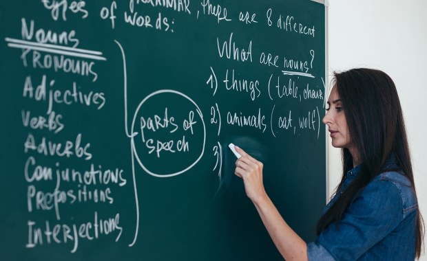 Świadczenie dla nauczycieli. Spada liczba uprawnionych, rośnie wysokość