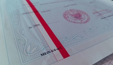Świadectwa szkolne z błędami. Pilny komunikat MEN