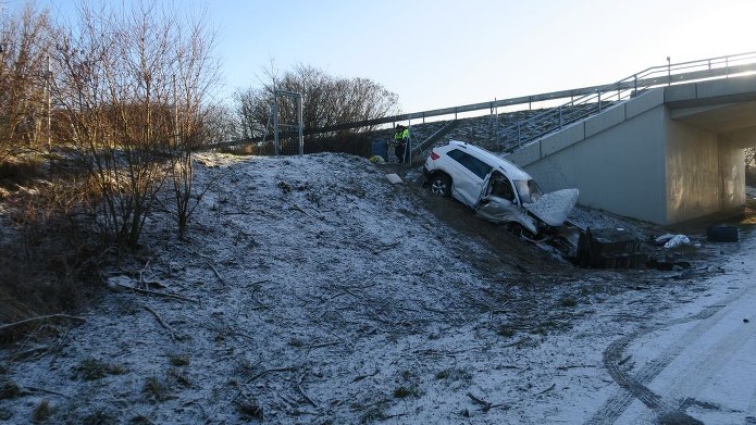 Świadkowie zauważyli auto dopiero kilka godzin po wypadku /Czeska policja /Facebook