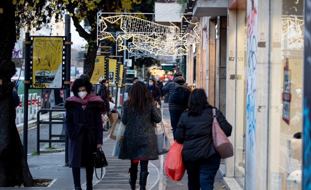 Świat kontra koronawirus: Lockdown nie tylko w Polsce. "Nowy wariant" pojawił się w Danii [17 grudnia 2020]