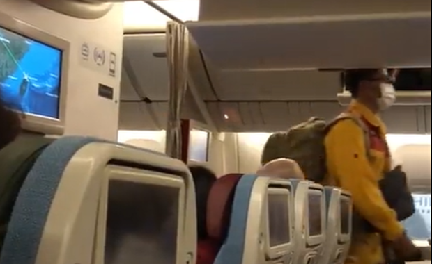 Świat na pomoc Turcji. Ratownicy witani brawami 