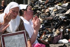 Świat pamięta o masakrze w Srebrenicy 