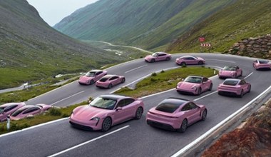 Świat pełen różowych Porsche Taycanów. To dzieło Polaka