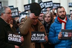 Świat protestuje przeciwko atakom na redakcję Charlie Hebdo