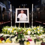 Świat żegna Franciszka. Kto weźmie udział w pogrzebie papieża? [ZAPIS RELACJI]