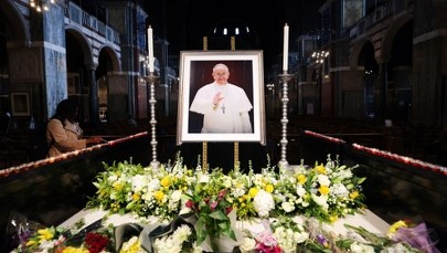 Świat żegna Franciszka. Kto weźmie udział w pogrzebie papieża? [ZAPIS RELACJI]