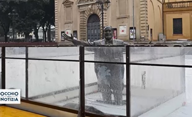 Świąteczna wpadka we Włoszech. Pavarotti utknął w lodowisku, wdowa w szoku