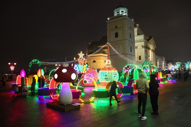 Świąteczne iluminacje na placu Zamkowym w Warszawie /Leszek Szymański /PAP