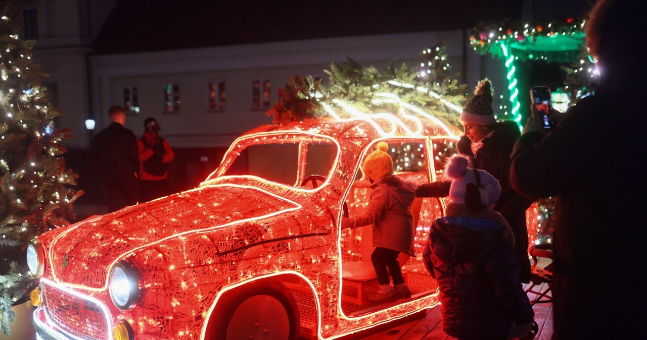 Świąteczne iluminacje rozświetliły Warszawę