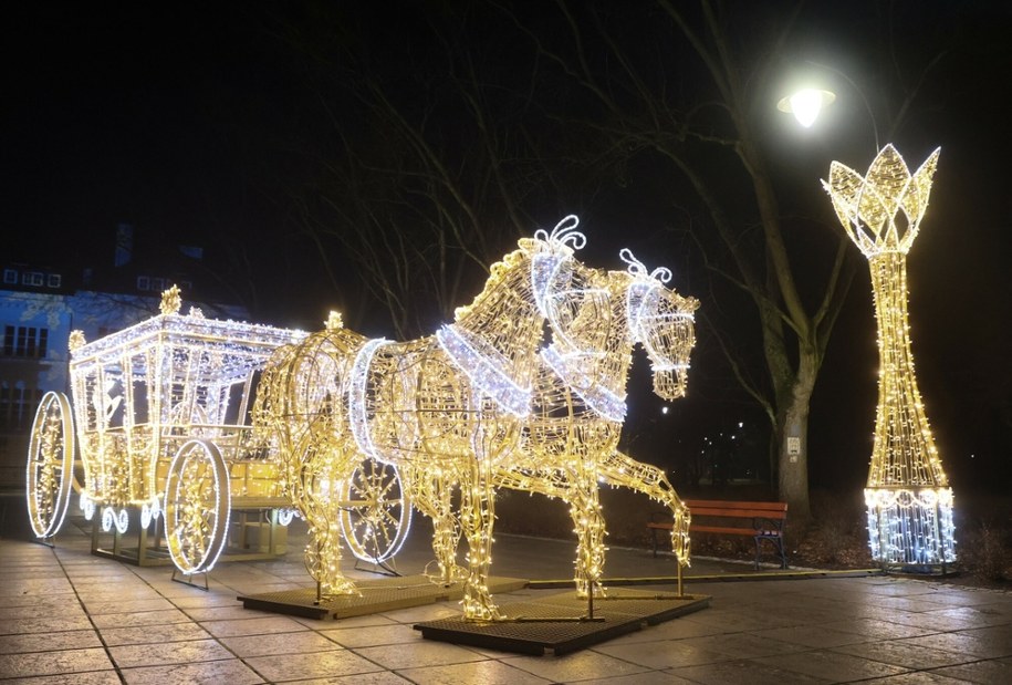 Świąteczne iluminacje w Warszawie /Adam Burakowski/East News /East News