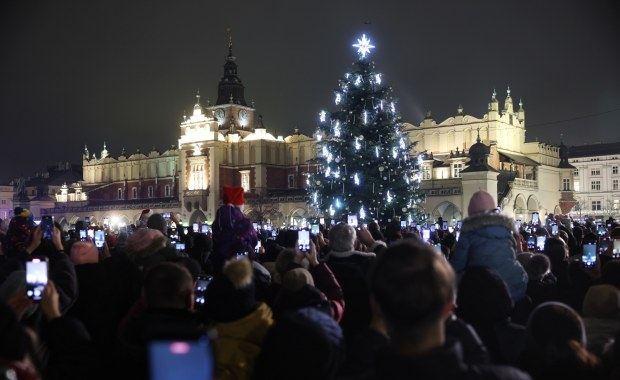 Świąteczne karaoke z RMF FM. Rozbłysła choinka na krakowskim Rynku