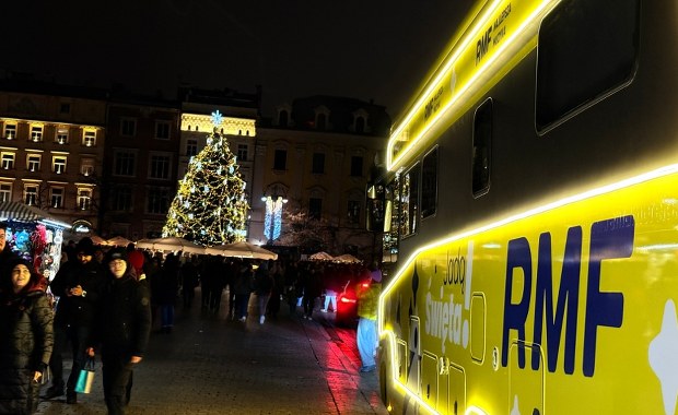 Świąteczne karaoke z RMF FM. Rozbłysła choinka na krakowskim Rynku