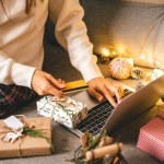 Świąteczne zakupy online. Ile naprawdę planujemy wydać?
