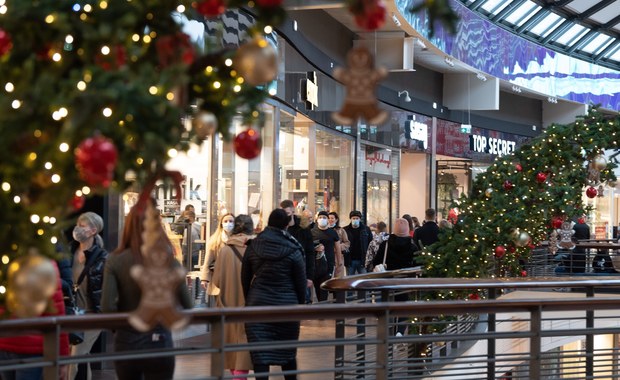 Świąteczne zakupy większe niż przed rokiem. "Polacy ruszyli do galerii handlowych"