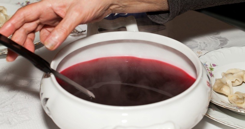 Świąteczny barszcz możemy łatwo zepsuć. Wystarczy, że dodamy za dużo tej przyprawy. /123RF/PICSEL