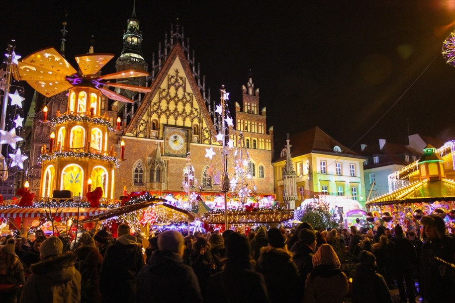 Choinka na wrocławskim rynku już rozświetlona