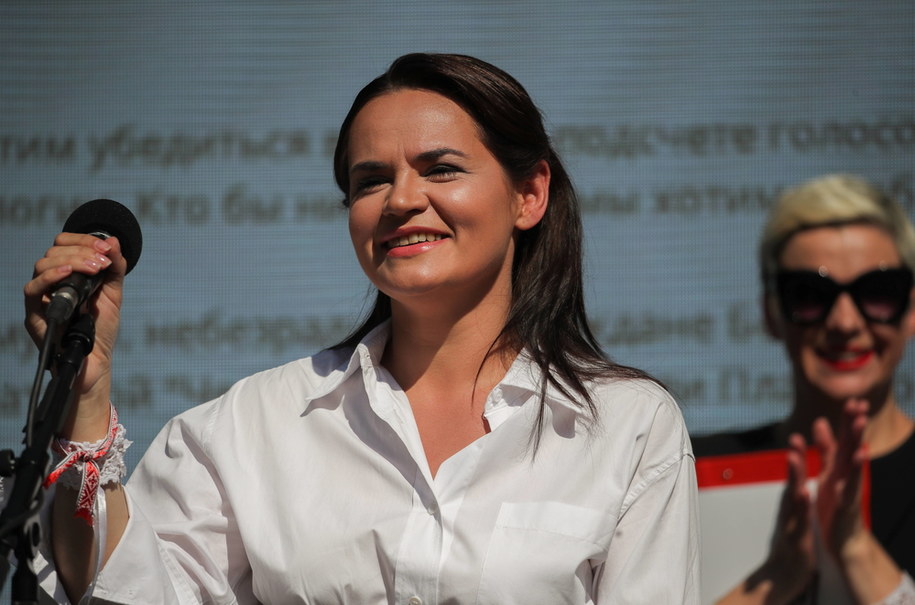 Swiatłana Cichanouska, najpoważniejsza rywalka Alaksandra Łukaszenki w wyborach prezydenckich /TATYANA ZENKOVICH  /PAP/EPA