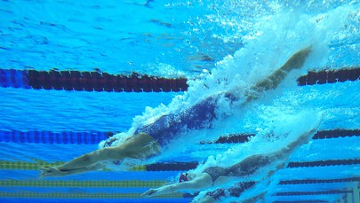Światowa federacja pływacka ogranicza starty transpłciowym sportowcom