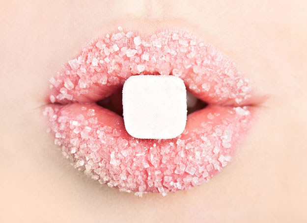 Światowa Organizacja Zdrowia zaleca spożywanie do 25 g cukru dziennie /123RF/PICSEL