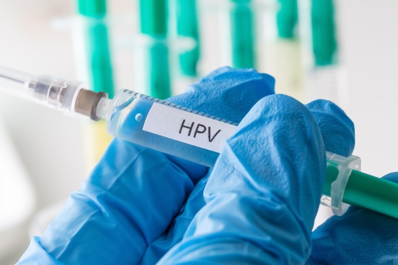 Światowa organizacja zdrowia zaleca wcześniejsze szczepienia na HPV /123RF/PICSEL