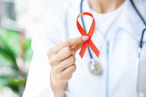Światowy dzień AIDS. Nowe metody leczenia i bardzo alarmujące statystyki w Polsce