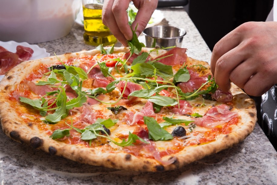 Światowy Dzień Pizzy: Historia, ciekawostki i tradycje związane z pizzą /Shutterstock