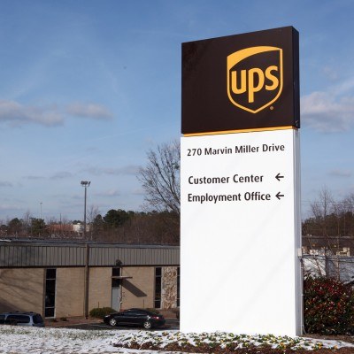 Światowy gigant przewozu przesyłek i logistyki - United Parcel Service (UPS) - zwolni 1800 osób /AFP