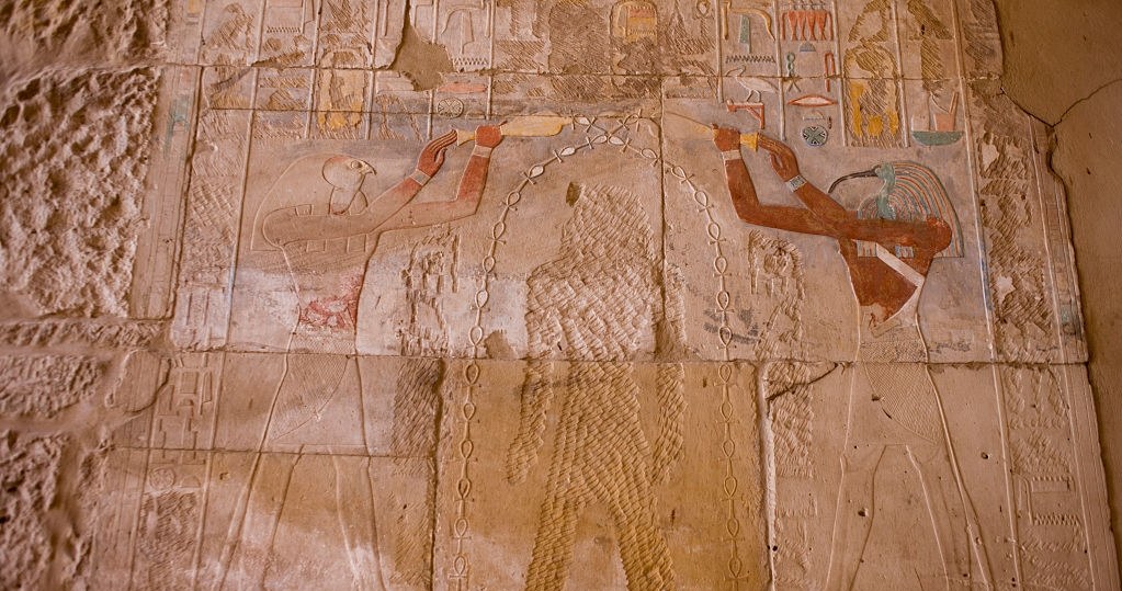 Świątynia Amona w Karnak, fragment z wymazaną Hatszepsut /Richard Baker  /Getty Images
