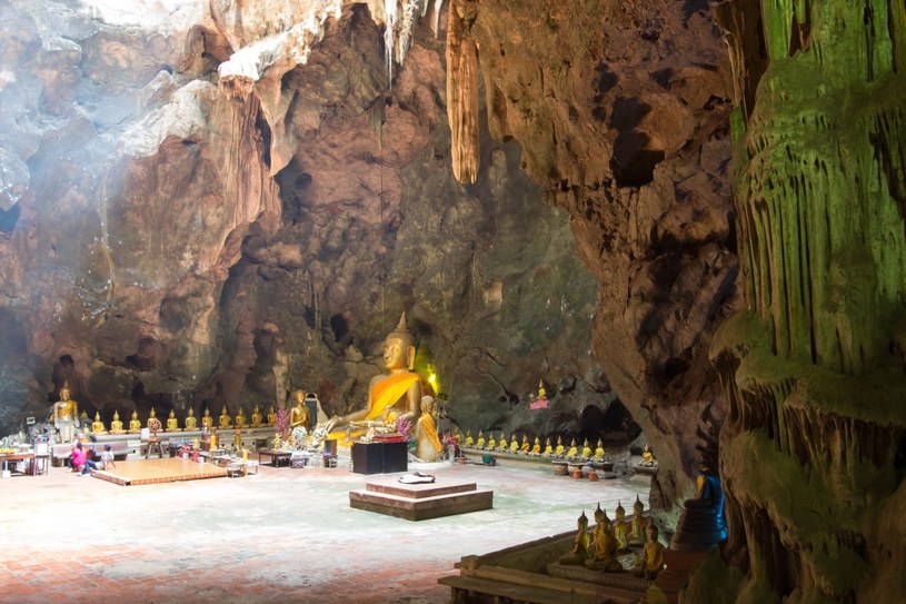 Świątynia Khao Luang znajduje się w jaskini /123RF/PICSEL
