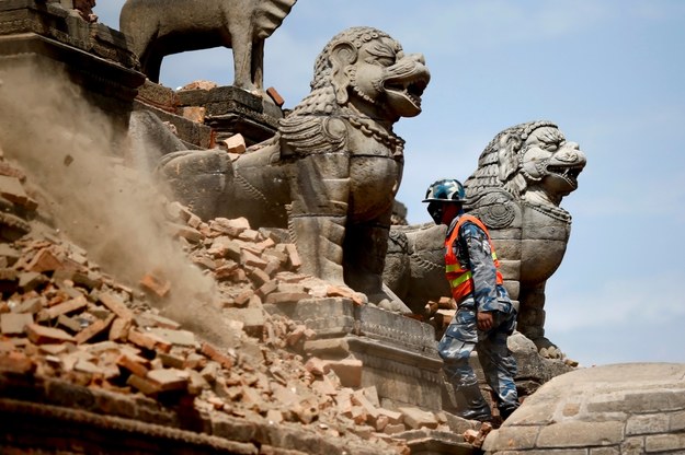 Świątynia na Placu Durbar w Katmandu / 	DIEGO AZUBEL    /PAP/EPA