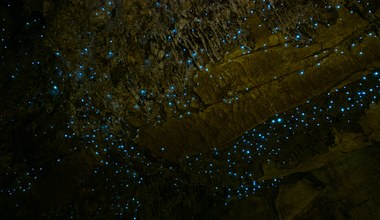 Świecąca jaskinia naprawdę istnieje. Co kryje się w środku?