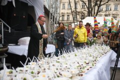 Święcenie pokarmów na krakowskim rynku 