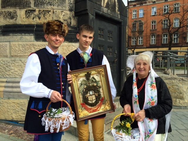 Święcenie w strojach regionalnych w Bytomiu-Rozbarku /Anna Kropaczek, RMF FM /RMF FM