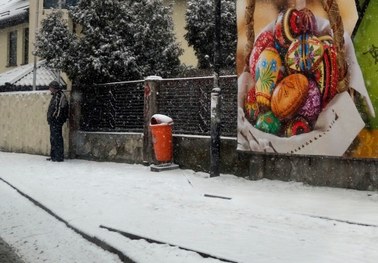 Święconka na stole, za oknem śnieg. Sprawdź prognozę pogody na święta!