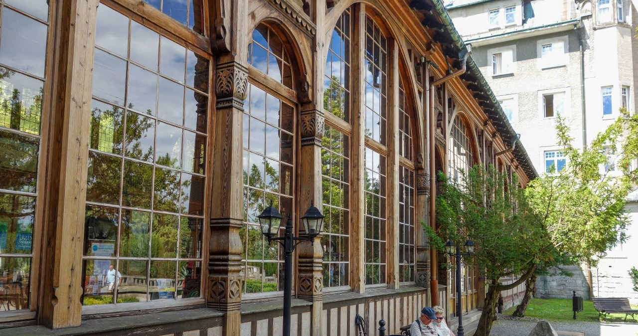 Świeradów-Zdrój to nie tylko piękne widoki, ale też bogata historia sięgająca XVI wieku. /Piotr Kamionka/REPORTER /East News