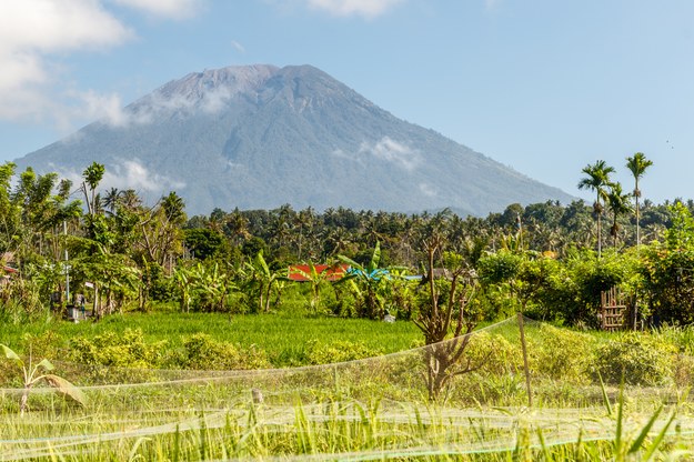 Święta góra na Bali - Agung /Shutterstock